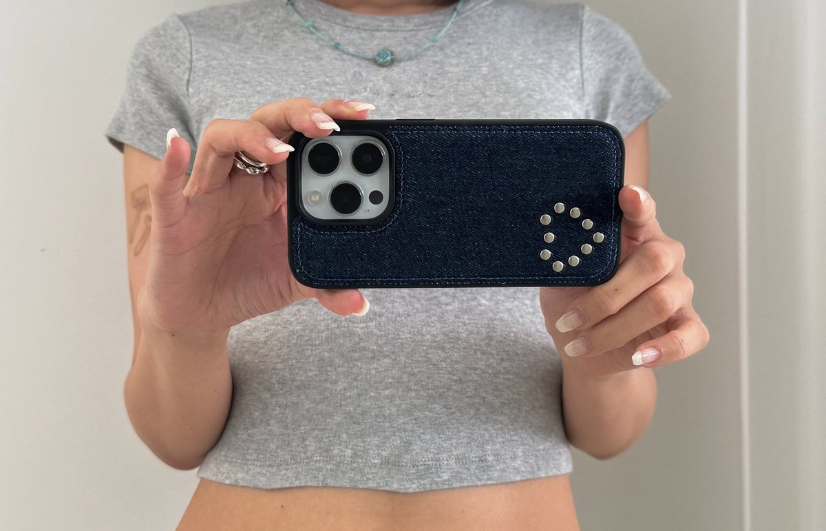 LaurarbdLaura's tweet photo. New phone case. See you very soon! https://t.co/CwCDrYo1oG