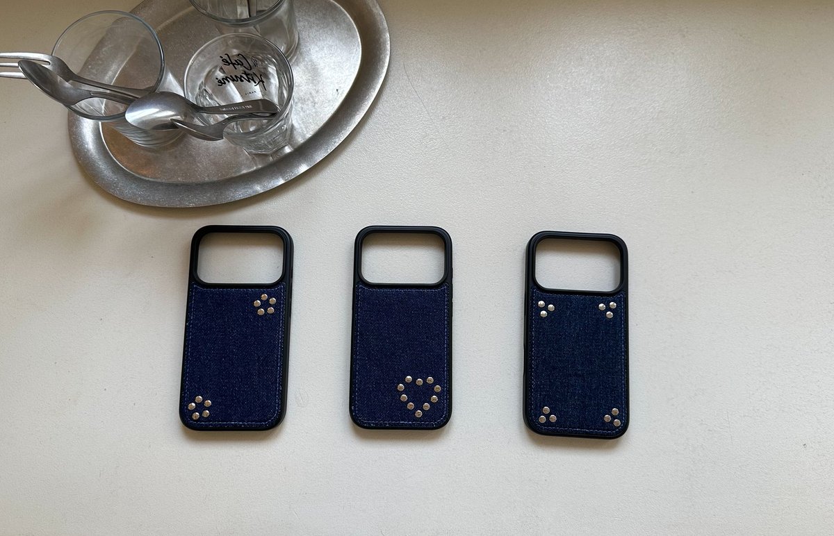 LaurarbdLaura's tweet photo. New phone case. See you very soon! https://t.co/CwCDrYo1oG