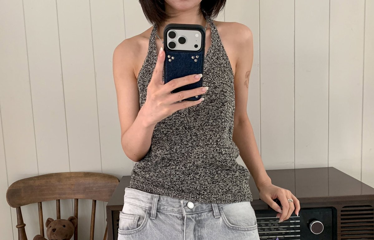 LaurarbdLaura's tweet photo. New phone case. See you very soon! https://t.co/CwCDrYo1oG