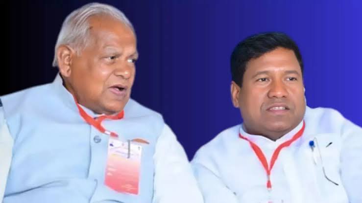 rekhakumari_1's tweet photo. 🚨बिहार से एक ब्रेकिंग न्यूज़ है 🚨

केंद्रीय मंत्री जीतन राम मांझी के सौतेले बेटे और बिहार सरकार में मंत्री संतोष सुमन के भाई राजू मांझी उर्फ राजू सदा ने दिनदहाड़े दरभंगा में एक नाबालिग स्कूली छात्रा के साथ खुलयाम दरिंदगी की है।

का हो मंगरू अब का करबअअअअअआ https://t.co/ttAxzSY9Lv