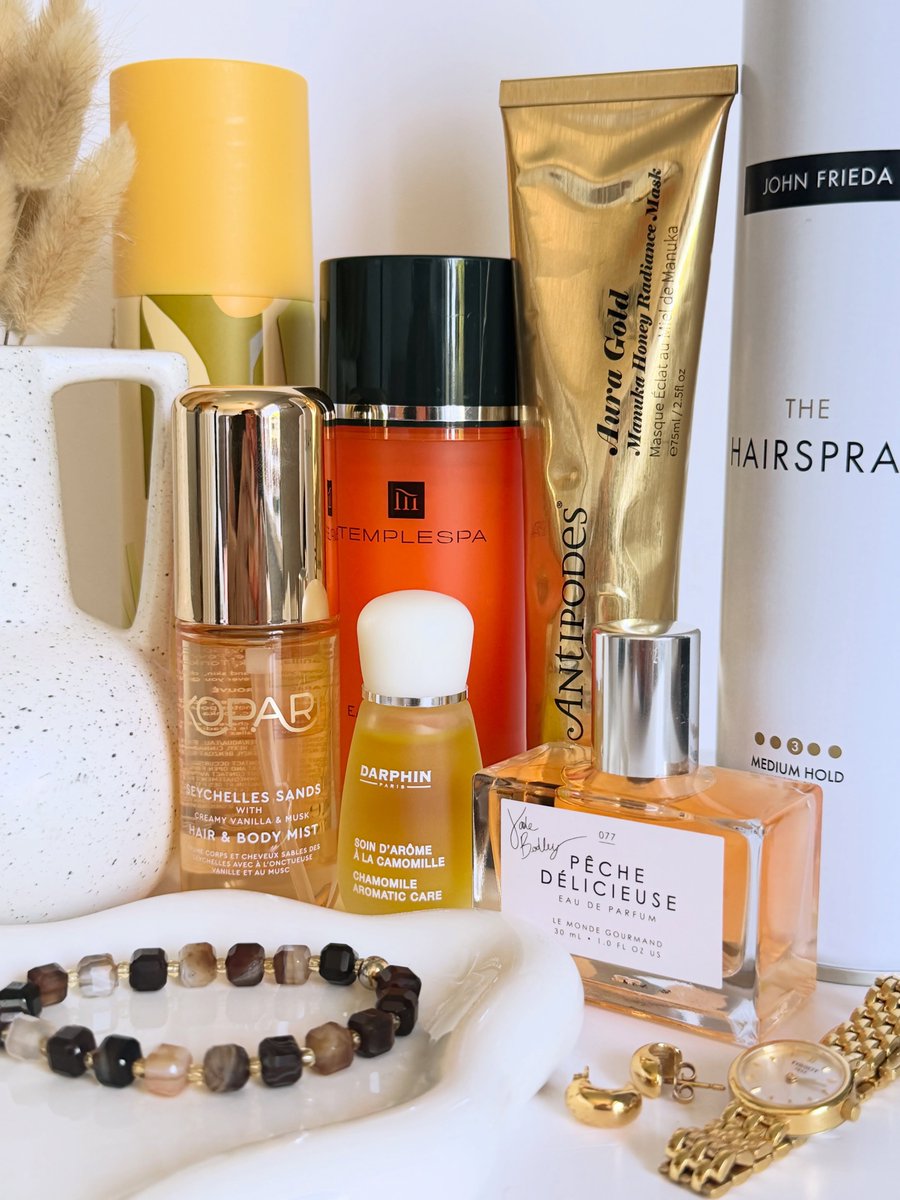 95Renato15's tweet photo. Golden moments from a lovely weekend: peach fragrance, haircare, makeup, skincare, body mist, face masks, gold jewellery, and coquette touches. https://t.co/WYQIqtL9AH