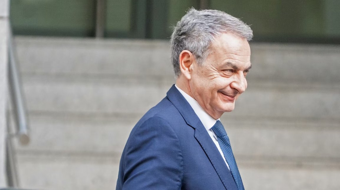 elespanolcom's tweet photo. 🔴 #DIRECTO | Técnicos de Hacienda exigen a Zapatero que aclare por qué no cedió las joyas saudíes a Patrimonio del Estado https://t.co/GpuknEC1at https://t.co/pPpTVxeKOg