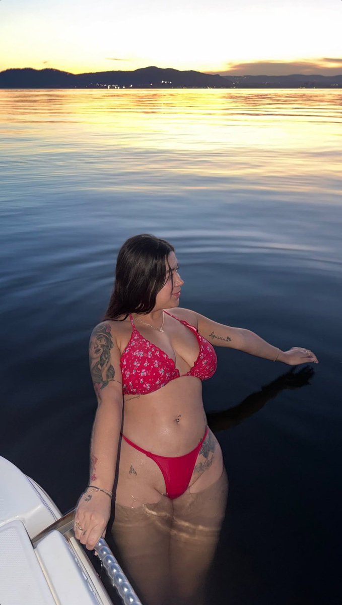 minyazch's tweet photo. 🌅👙 https://t.co/4VYqWKwMDl