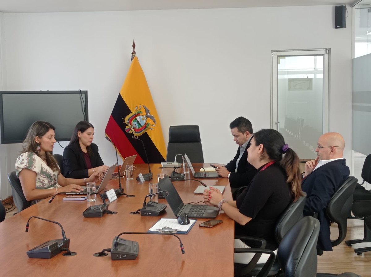 JusticiaAN's tweet photo. 🤝 | La Comisión de Justicia y Estructura del Estado mantuvo una mesa técnica con representantes del Ministerio de Salud Pública, en el marco del análisis de las reformas al Código Orgánico Integral Penal (COIP).

📑 Estos espacios permiten fortalecer el debate y recoger aportes técnicos para la construcción de la normativa.
