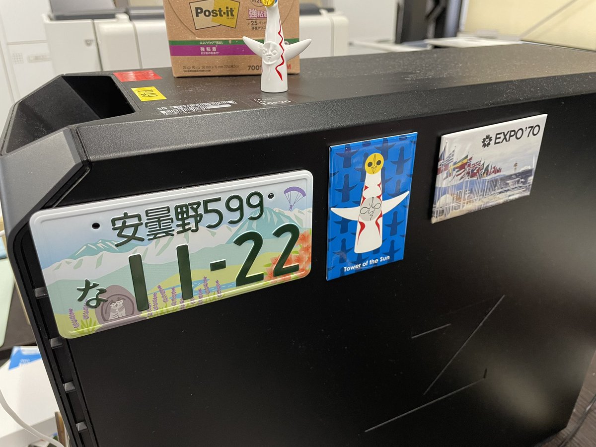 kobajun092's tweet photo. 観光地マグネットで会社のデスクを飾り始めた https://t.co/gVY0mi6hul