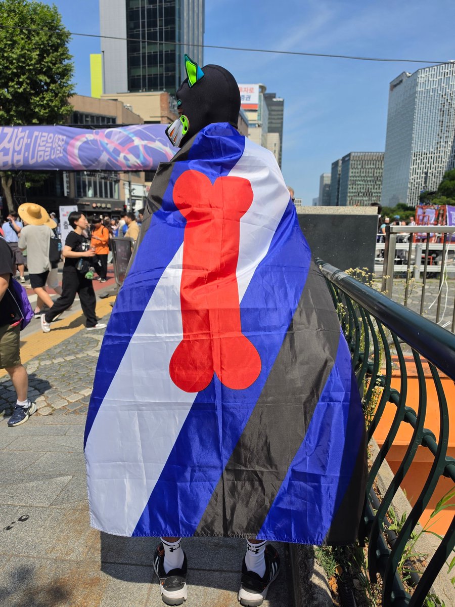 pup_kaiii's tweet photo. 이전부터 펍에 관심이 있긴 했지만
퀴퍼날 이 사진을 찍으면서 확실하게 마음을 정했어요 🐯 https://t.co/Sg4E178f7t