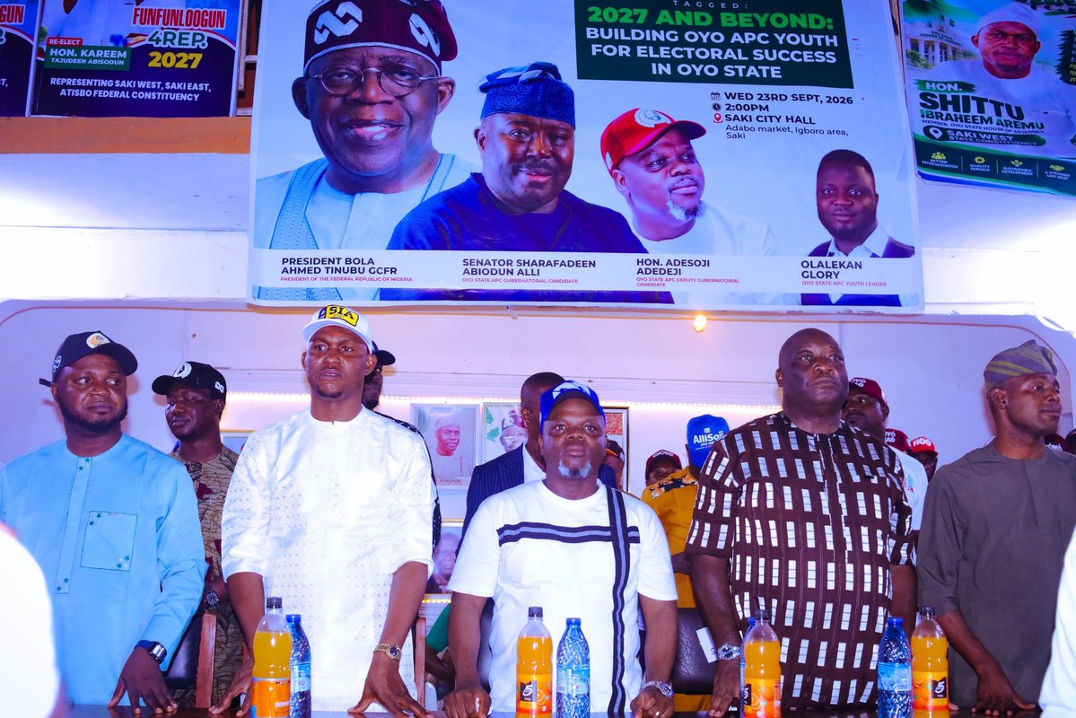 Akinyuurz's tweet photo. The #Sharafa momentum is unstoppable. Hon. Adesoji Michael Adedeji
incoming Deputy Gov, took the youth engagement tour to Saki City Hall and paid homage to the Okere of Saki, HRM Oba Khalid Olabisi Oyedepo. Oke Ogun is central to the grassroots movement. #OyoAhead #Oyo2027 https://t.co/Eaz50sui2X