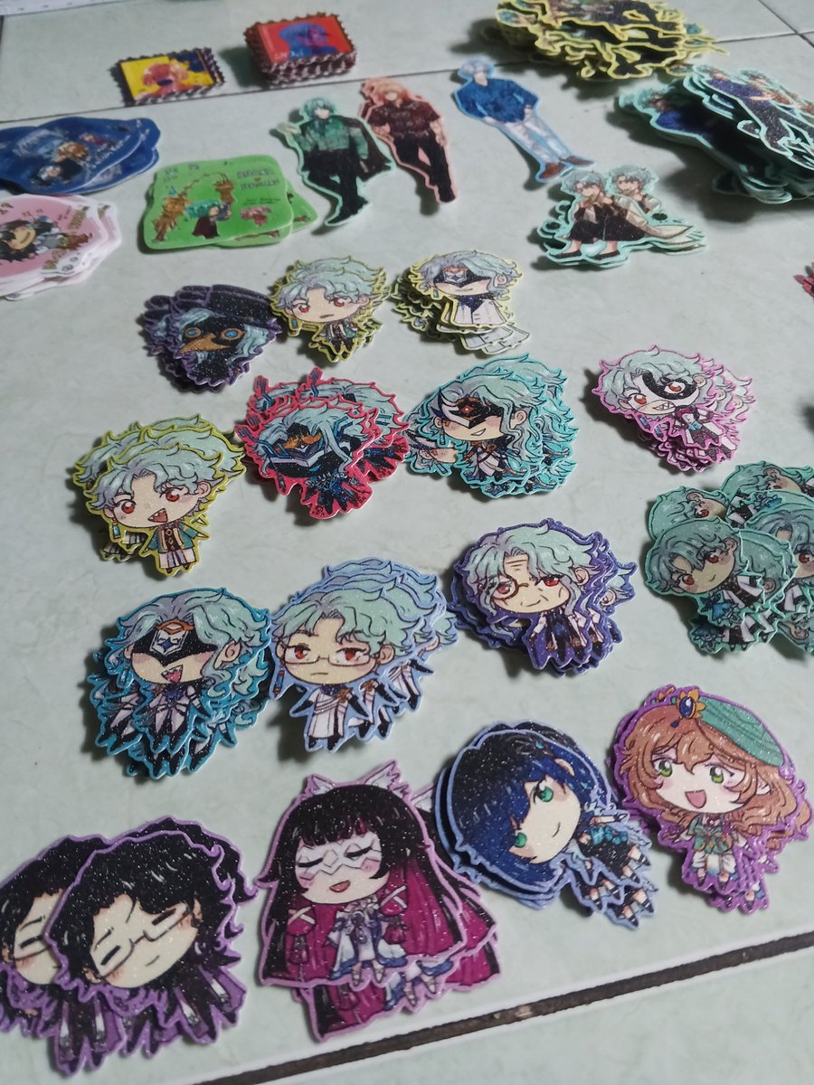 ArtKaolinite91's tweet photo. stiker chibi the Zandiks udah kompliit yaaay~~ 🥹✨✨

Plis hoyo jangan nambah2 desain lagi!! (meanwhile dianya sendiri ga playable hiks..) https://t.co/Oze1YXIjOI