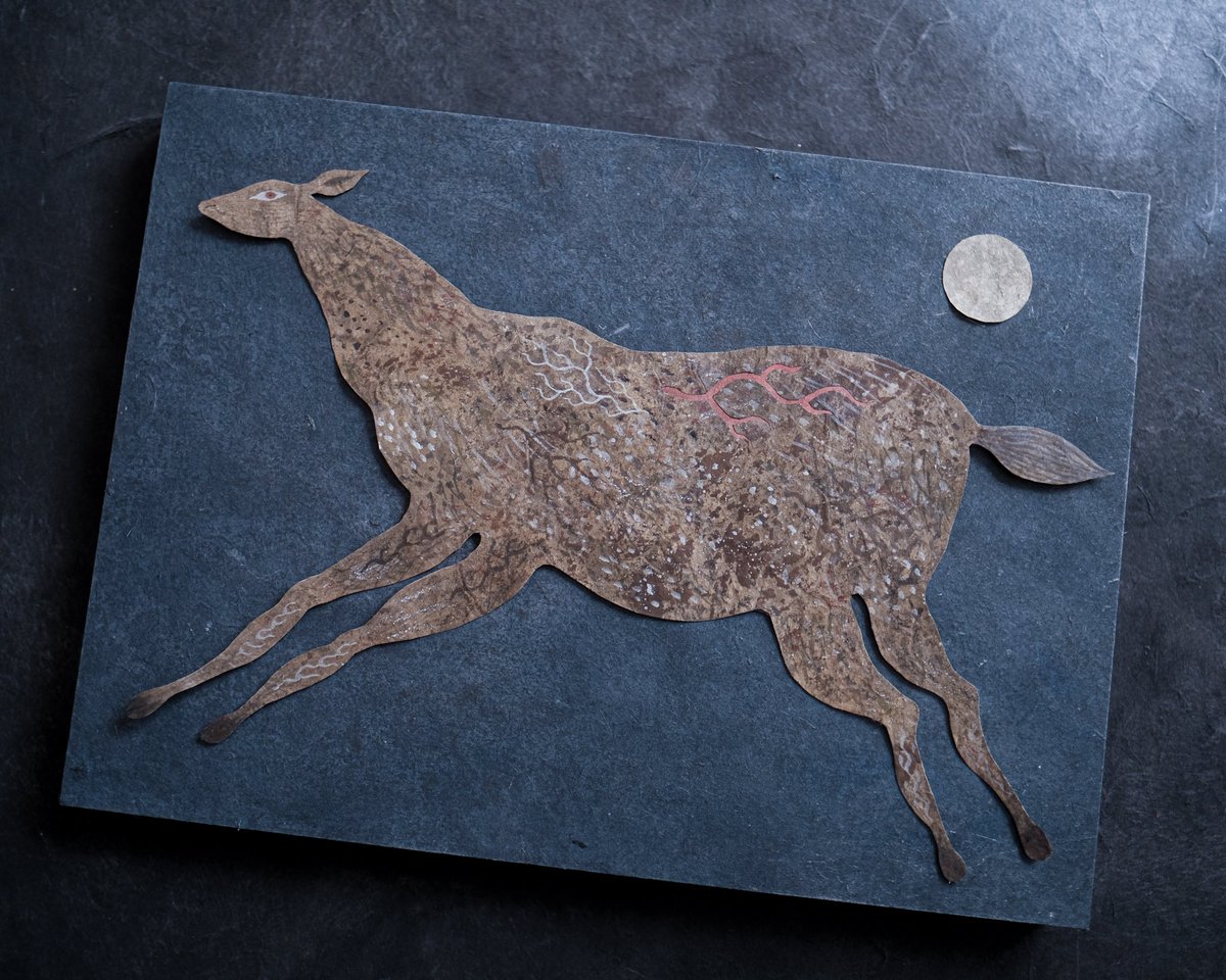 amenomori21's tweet photo. 切り絵の生きもののためのパネルを試作中
深青は夜空のイメージ、茶色は洞窟のイメージで https://t.co/RndFFEHy6m