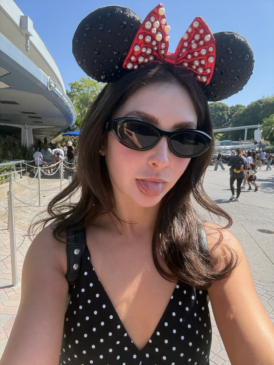 janewildexxx's tweet photo. it was the best birthday ever in my favorite place ❤️🖤🤍thank you everyone for the well wishes 🎉 https://t.co/57dNKBj1fv
