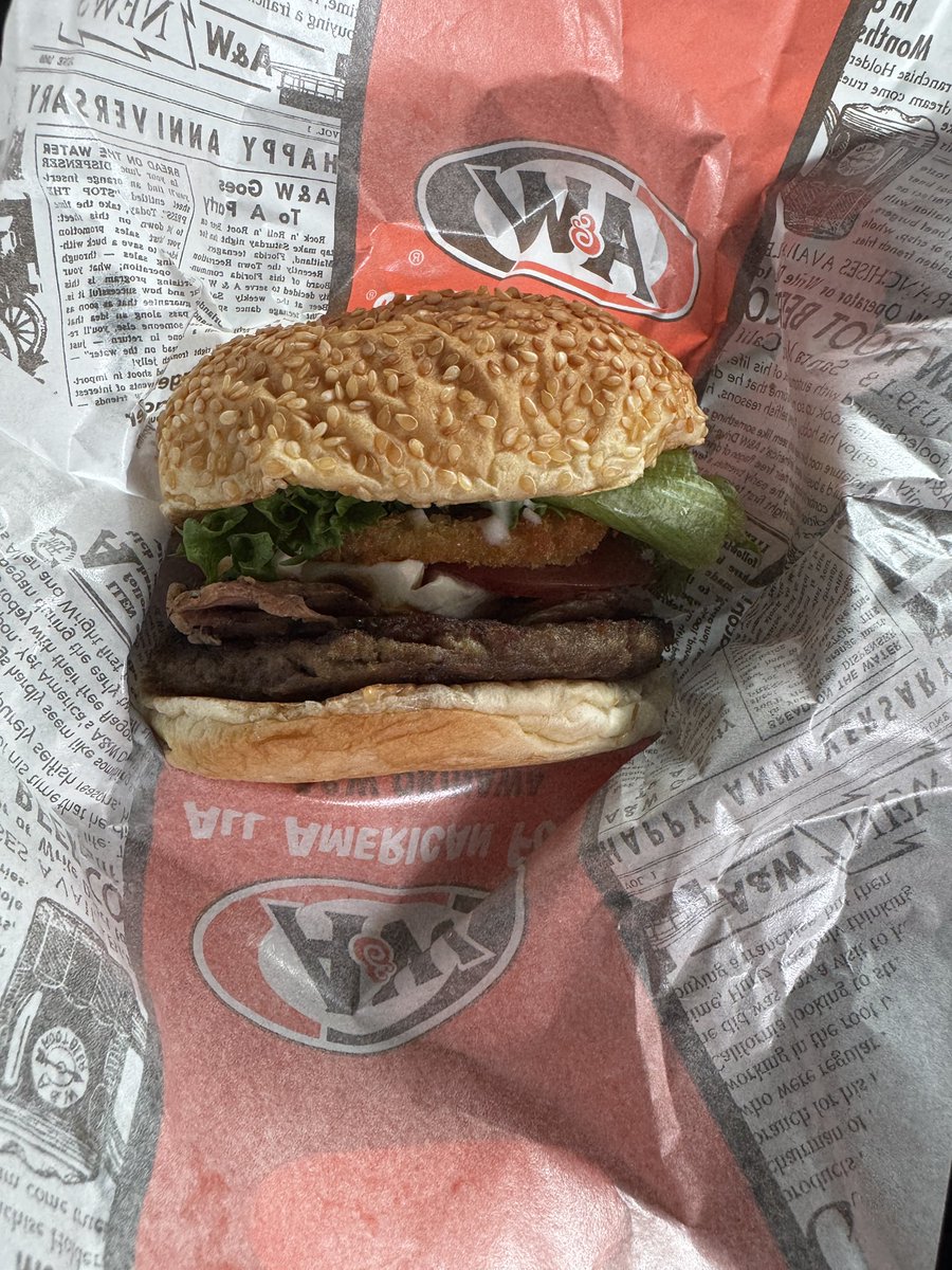 yu_to23's tweet photo. A&amp;Wでハンバーガー、うまい！ https://t.co/a951kNQUDL