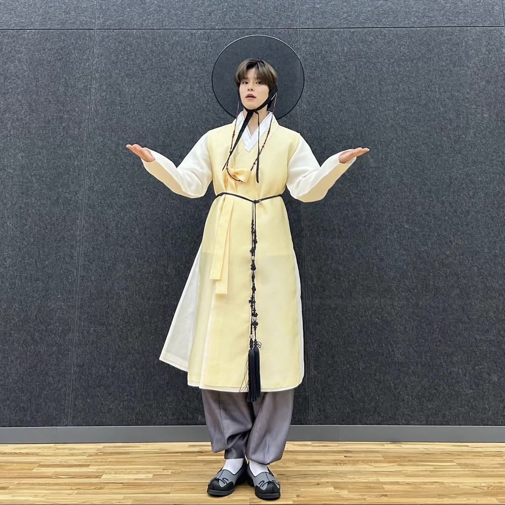 minivers_922's tweet photo. 韓服パピーム🐶すんちゃんとお揃い💛
今年の韓服は淡い青なのね💓かわちい https://t.co/8ZoPLerZ4q