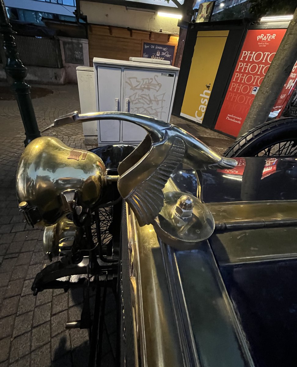 garagepeppers's tweet photo. "La Cigogne Volante" на капоті "Hispano Suiza" мій найулюбленіший москот. Він подобається мені навіть більше за "Spirit of Ecstasy".
#oldcar #cars https://t.co/uEzoZkR358