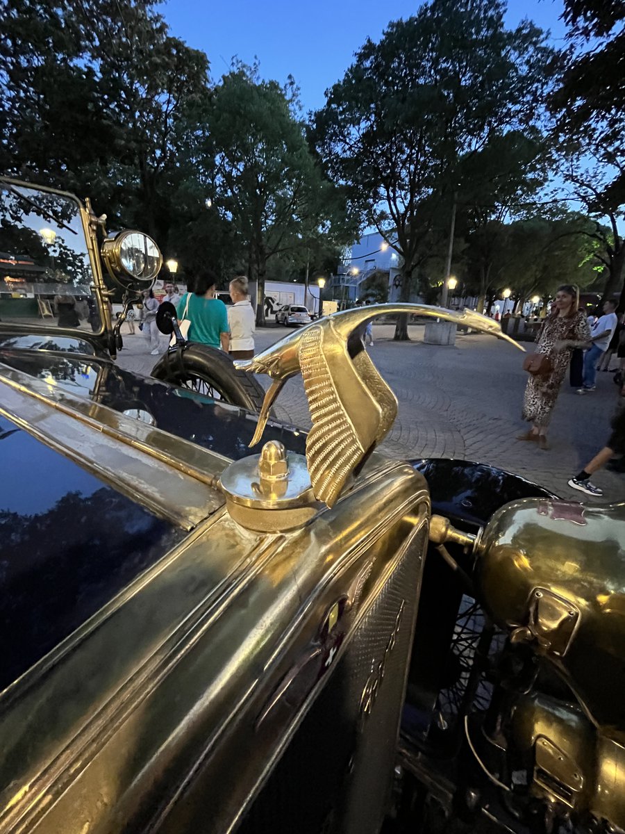 garagepeppers's tweet photo. "La Cigogne Volante" на капоті "Hispano Suiza" мій найулюбленіший москот. Він подобається мені навіть більше за "Spirit of Ecstasy".
#oldcar #cars https://t.co/uEzoZkR358