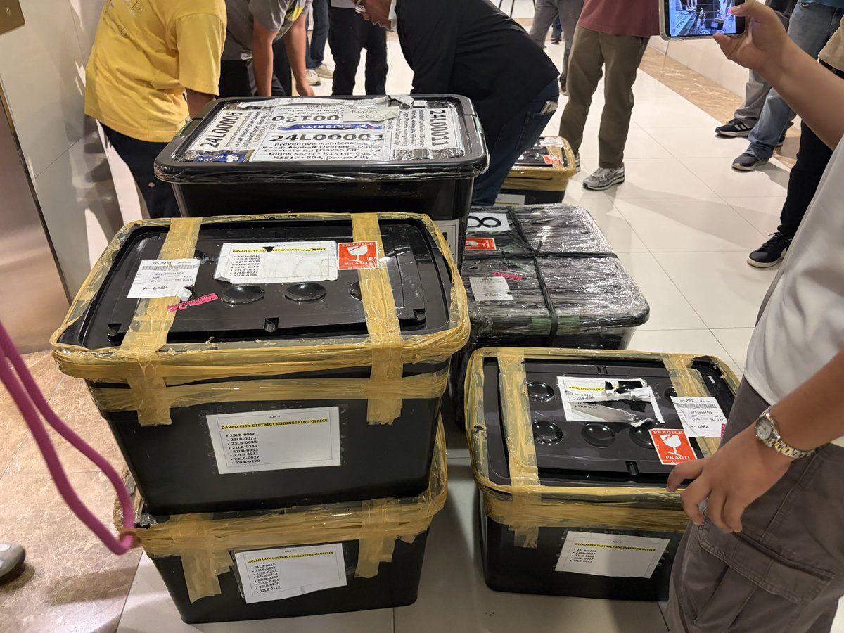 inquirerdotnet's tweet photo. LOOK: DPWH Davao Region submits 10 boxes of documents to the NBI, a few minutes after DPWH Regional Director Juby Cordon arrived at the bureau to comply with her subpoena amid the bureau’s flood-control probe.   

The investigation comes after NBI Director Melvin Matibag recently said that they saw some “red flags” in 47 flood control projects in the district of Davao City Rep. Paolo “Pulong” Duterte.  | @MJSalcedoINQ