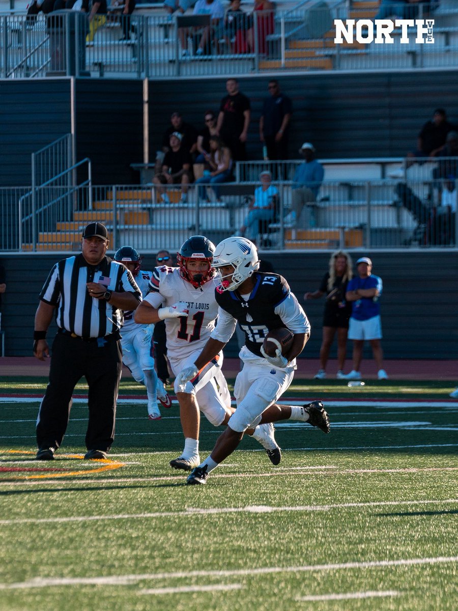 northvue's tweet photo. HI vs FL 

No. 3 Ranked National Powerhouse IMG Academy shut out the St. Louis Crusaders to keep their season undefeated. Read more on our website: https://t.co/rRy1cwyl5s 

📸: @kennnchapo https://t.co/pjk2fdF9lQ