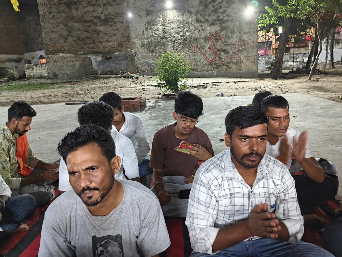 Pardeep1723's tweet photo. मौली जागरां, चंडीगढ़ में सामूहिक साप्ताहिक हनुमान चालीसा पाठ का आयोजन किया गया। इस अवसर पर गौमाता की दुर्दशा पर चिंतन करते हुए उनकी सुरक्षा एवं सेवा के लिए समाज को जागरूक करने का संकल्प लिया गया। 🙏🚩
#HanumanChalisa #GauSeva #MouliJagran #Chandigarh #SanatanDharma https://t.co/JDPJCGDgxC