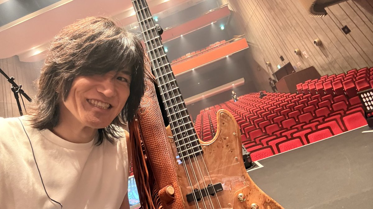 AkihitoTokunaga's tweet photo. 稲葉さんツアー津山２日目。稲葉さんのBirthday Live🎂盛り上がりました‼️
会場の皆さんと一緒にお祝いの歌も歌えたし最高の夜でした✨
稲葉さんお誕生日おめでとうございます。

#稲葉浩志
#enV https://t.co/SVdRKt5IkL