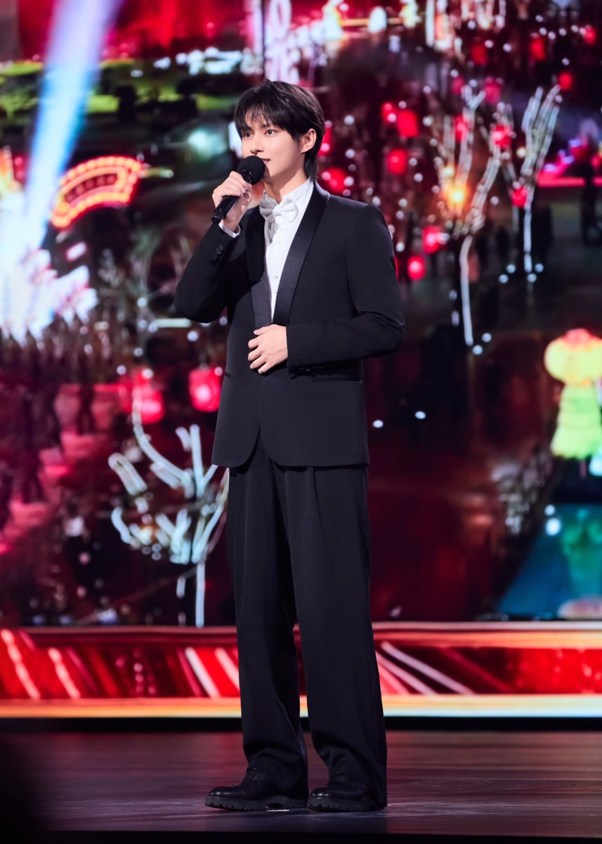 updatingsvt's tweet photo. [WEIBO] 260920 XCSS Weibo update with JUN at the Silk Road International Film Festival  

#JUN #준 https://t.co/TWWaldPKUO