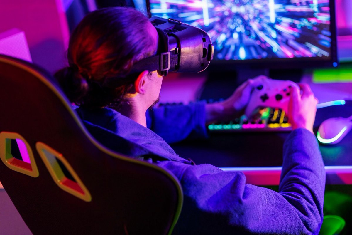 jackds1234's tweet photo. I genuinely think the '10/10' obsession has ruined discourse.

We treat games like scientific experiments that need to be perfect, instead of just... things meant to be fun. If a game is flawed but I played it for 40 hours, that's a win in my book. https://t.co/m8K0tMKCpF