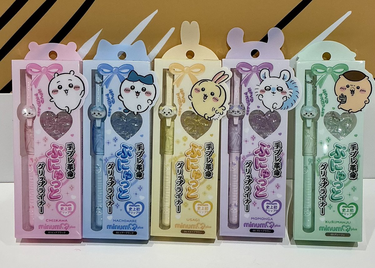 chiikawa_land's tweet photo. #ちいかわらんど池袋パルコ店

✨🎀新商品入荷のお知らせ🎀✨

ミニュムチャーム付き ちいかわデザイン ぷにゅグリップライナー
・01 ピュアブラック
・02 シアーブラック
・03 グレージュ
・04 イエベブラウン
・05 ブルベブラウン
が入荷しました‼️💕

ご来店の際はぜひチェックしてくださいね🙂‍↕️🌟