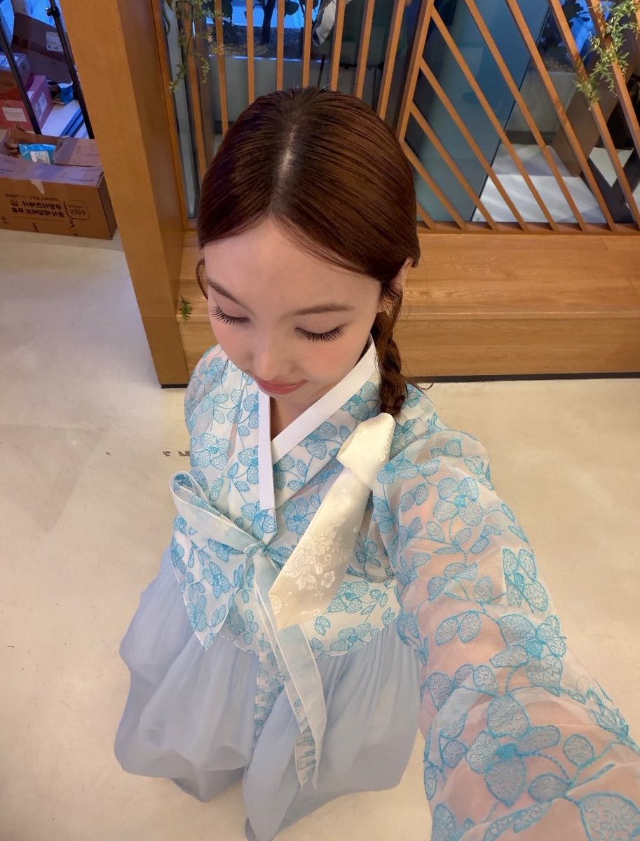 imnayeonarchive's tweet photo. NAYEON IN HANBOK https://t.co/0WJEMtxVy5