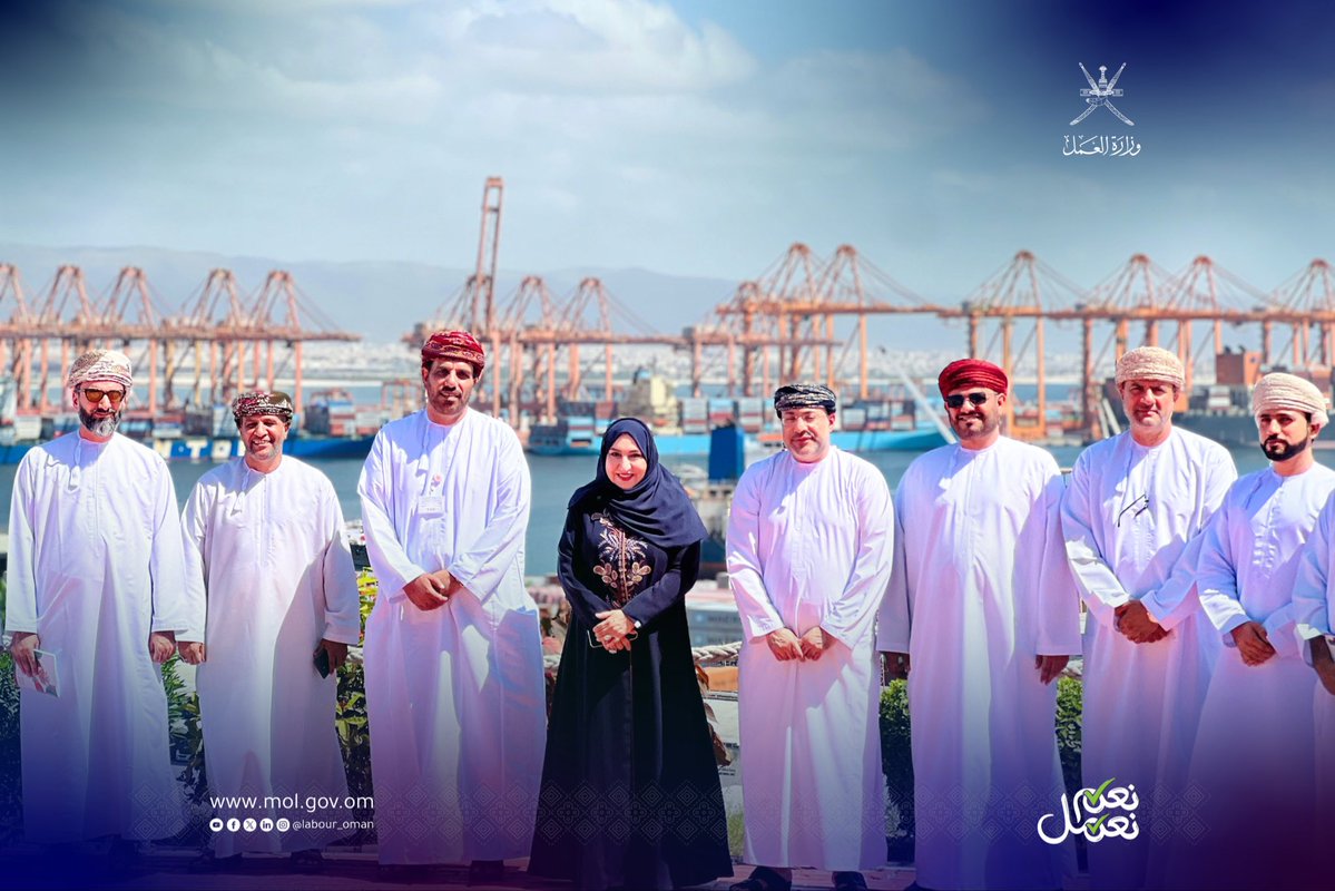 Labour_OMAN's tweet photo. قامت #وزارة_العمل، ممثلةً بالمديرية العامة للكليات المهنية، بزيارة ميناء صلالة وشركة كارميوز مجان؛ للاطلاع على فرص التدريب واحتياجات قطاعَي الموانئ والصناعة من المهارات، وبحث تطوير برامج التدريب المهني ومواءمتها مع متطلبات سوق العمل. https://t.co/llmJTqfuIl