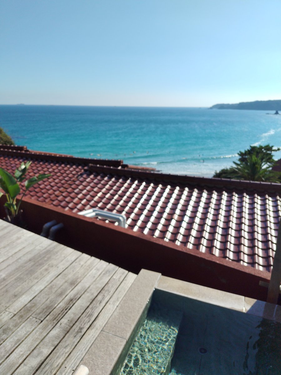 NOBU01535313's tweet photo. 客室、客室からの眺め
早速露天風呂満喫中 https://t.co/iQpeyT6HlA