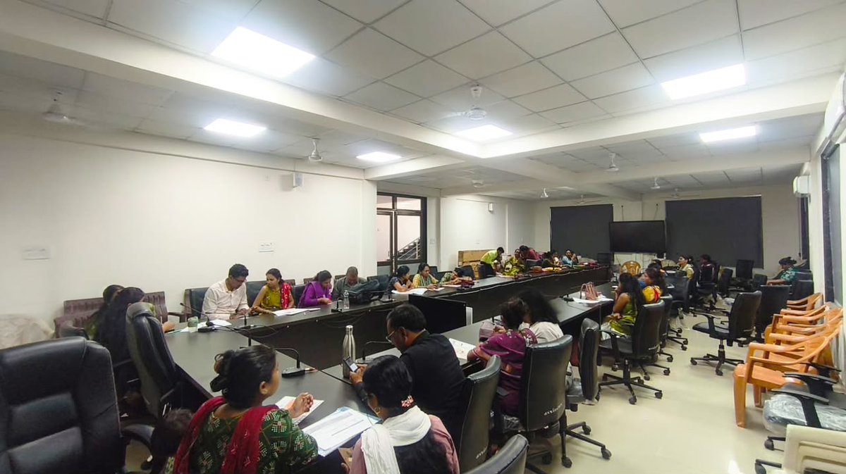 GlpcLivelihood's tweet photo. 🔸 નવસારી ખાતે યોજાયેલા ONDC (Open Network for Digital Commerce) વર્કશોપમાં 35 થી વધુ સખી મંડળની બહેનોએ ઉત્સાહપૂર્વક ભાગ લીધો. 

🔸 વર્કશોપ દરમિયાન ONDC પ્લેટફોર્મ અંગે જરૂરી માર્ગદર્શન આપવામાં આવ્યું તેમજ 28 બહેનોનું સફળતાપૂર્વક રજીસ્ટ્રેશન કરવામાં આવ્યું.

🔸 આ પહેલ બહેનોના ઉત્પાદનોને ડિજિટલ બજાર સાથે જોડીને વધુ વ્યાપક ગ્રાહકવર્ગ સુધી પહોંચવાની નવી તકો પ્રદાન કરશે.

#ONDC #SakhiMandal #WomenEmpowerment #GLPC #SHG