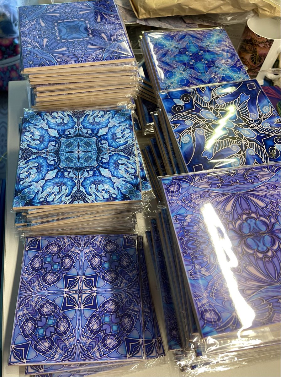 meikiecakie's tweet photo. There was a lot of packing yesterday…
Blue tiles off to their new home today, hope I get pics of them in the kitchen project.
#bluetiles
#kitchenmakeover https://t.co/kp9aTue9Eb