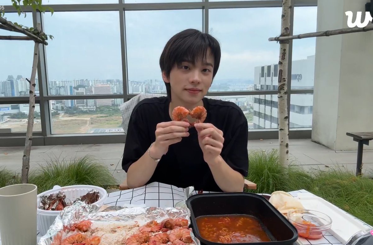 Ahemhem42's tweet photo. 새우가 퍼컬이새우🦐🍤 https://t.co/cC5J2Scncj