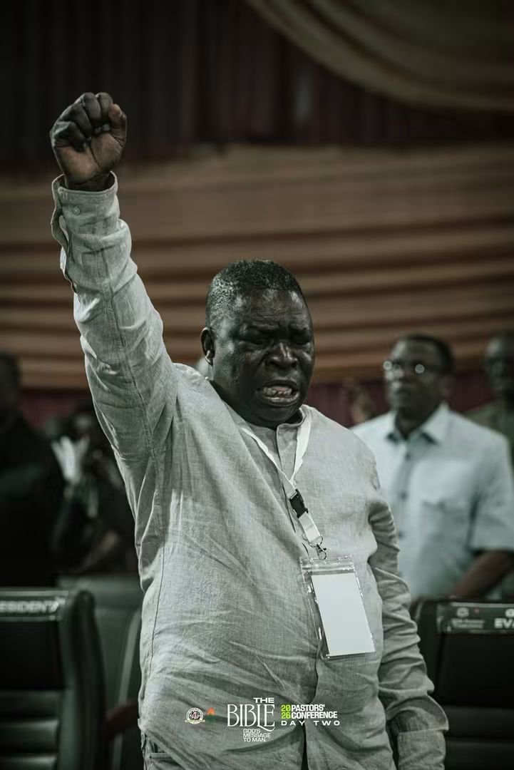 cacyofoffice's tweet photo. Baba Babalola prayed.
Baba Oladele prays.
Our fathers pray.
Baba Hezekiah prays.

Apostolic youths will pray! 🔥

The fire continues.
The altar is alive.
The legacy of prayer lives on.

#CACPastorsConference2026 #ApostolicYouth #Prayer #RetreatRefreshRefire https://t.co/xjOgbVCOc1