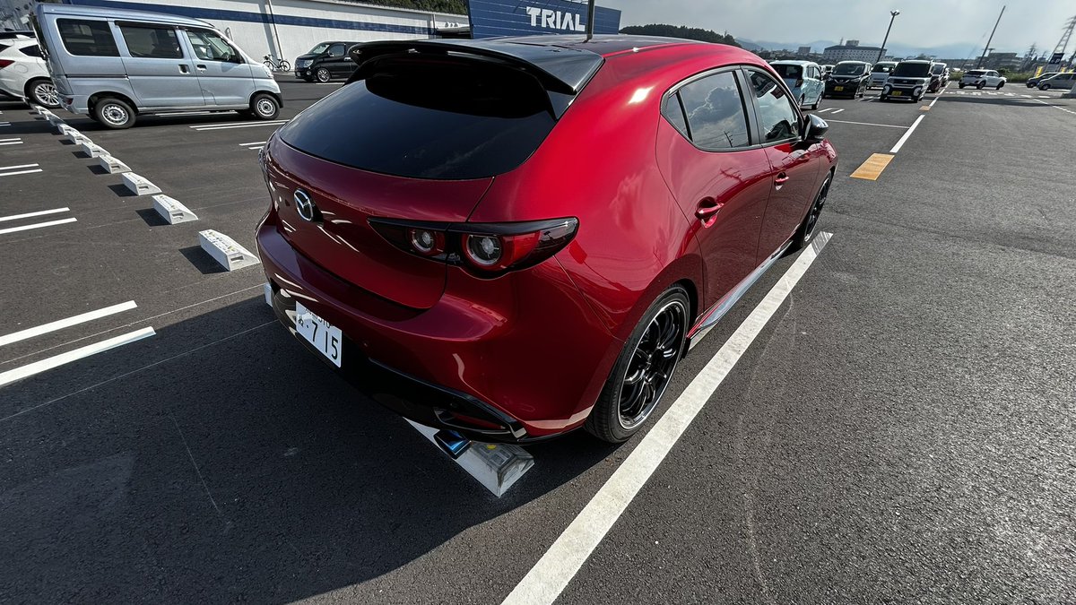 mazda320sbs's tweet photo. 連休中は
ラリったドライバーが多いだろうと
引きこもりに徹し
本日4日ぶりに愛車稼働🚗

2週間前にオープンした
三重県名張市の #TRIAL
に行ってきました😄

買い物後は
近くのマックで遅めの昼飯🍟

やはり平日の昼間は
どこも落ち着いてて最高です👍🏻

#MAZDA
#MAZDA3 https://t.co/3eHiFVdjJH