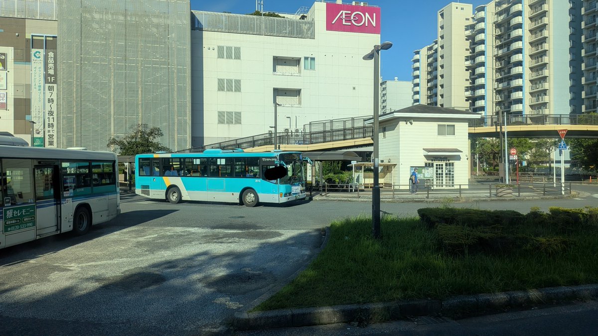 Fujimon1209's tweet photo. 海浜病院まで長沼の[検31]に乗ってたら、
検見川浜駅で⋯

京成バス千葉セントラルの
習志野新京成バスカラーのスペースランナーAの2013号車が！
なんぞやと思ったら高浜に転属？貸出みたいでめっっっちゃ違和感！！
元海浜交通に日産ディーゼルとかなんじゃこりゃ？？ https://t.co/b0eSmmqhta