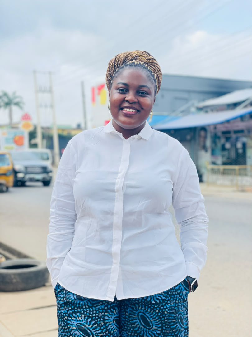 twotweetsdaily's tweet photo. Hi friends, so I asked chatgpt how I'd look  if I'm to be the manager at Redstar and this is the result.
don't forget to bring your items to nahco  for safe and fast delivery. Wishing you all a productive thursday https://t.co/TjSclAIdWb