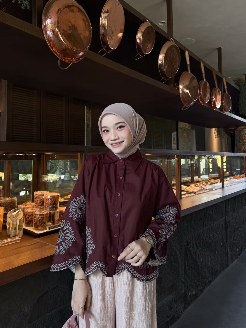 Maudynakkfe's tweet photo. Outfit deep kayak gini ternyata cakep juga ya 🫶😅 
Kemana aja aku selama ini 😭 
Cuakep pol kan mix n match warnanya ❤️ https://t.co/nvY1sTvRck