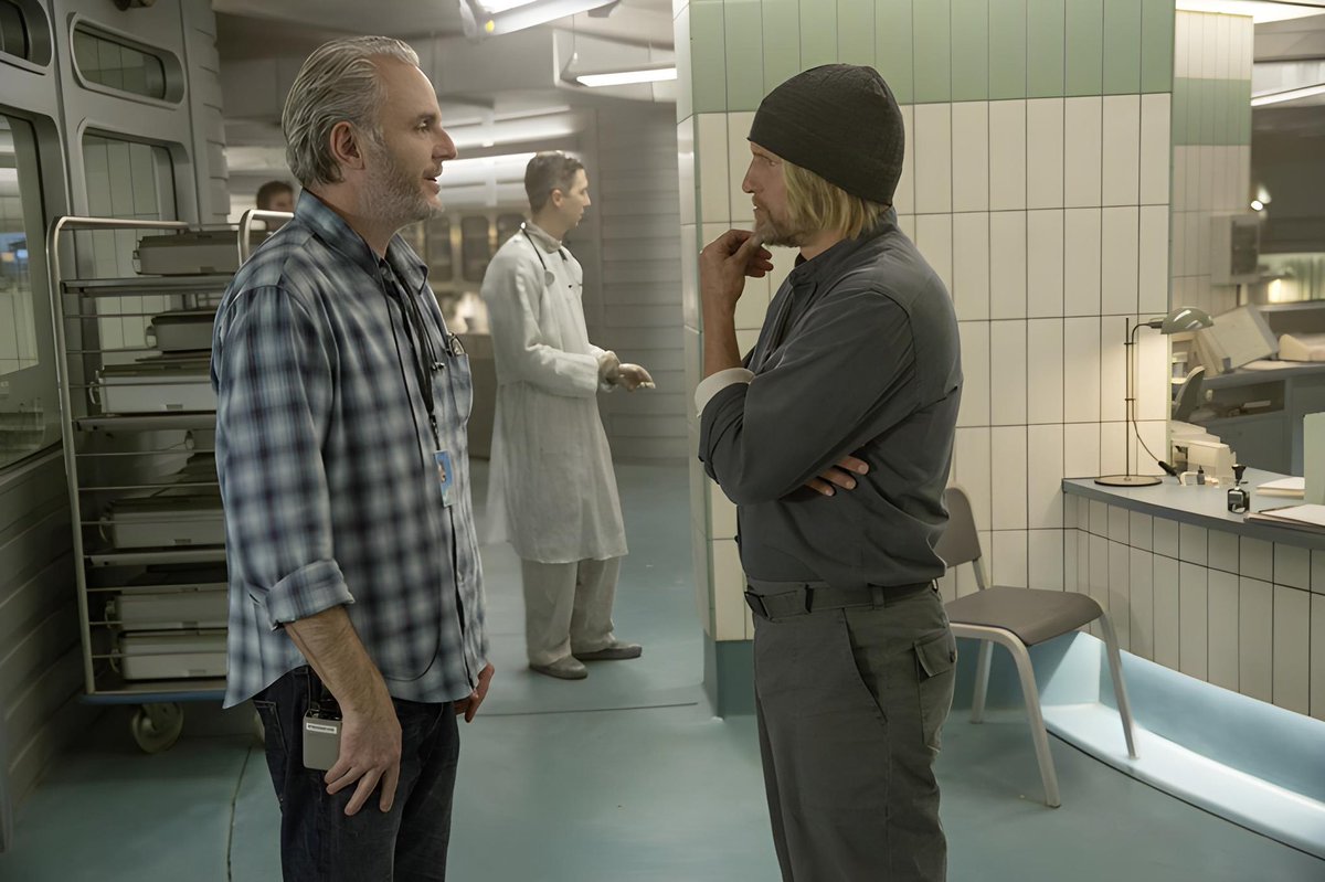eternalroseanne's tweet photo. Director Francis Lawrence on the set of Hunger Games through the years🥹 https://t.co/0ZnOQljPcH