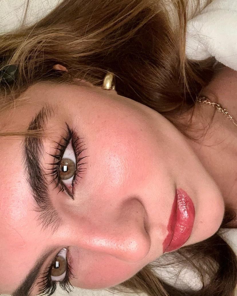 yslgirlx's tweet photo. Makeup inspo https://t.co/85uypKXzKh