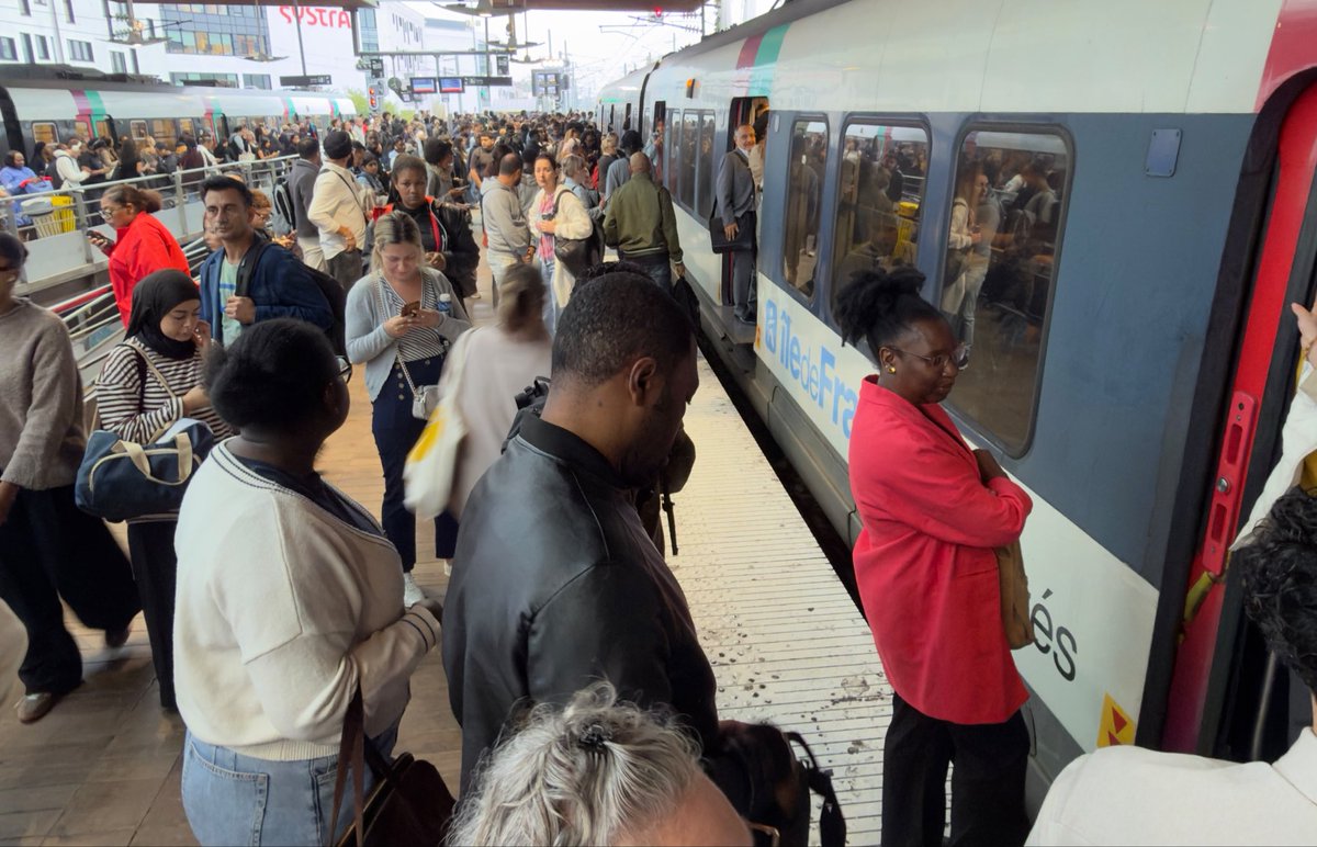 usagerdu_RERB's tweet photo. Bon courage sur le #RERB https://t.co/u3ClMdLUZS