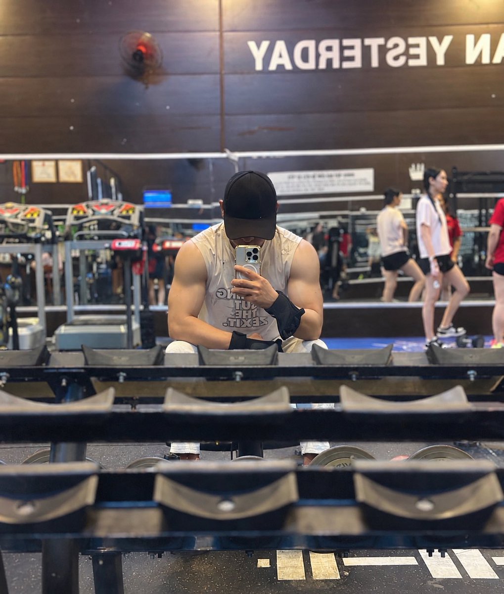HaiCu14cm's tweet photo. 1 năm rồi. tạm nghỉ lại sau tập nữa https://t.co/lG9CWXL9sb