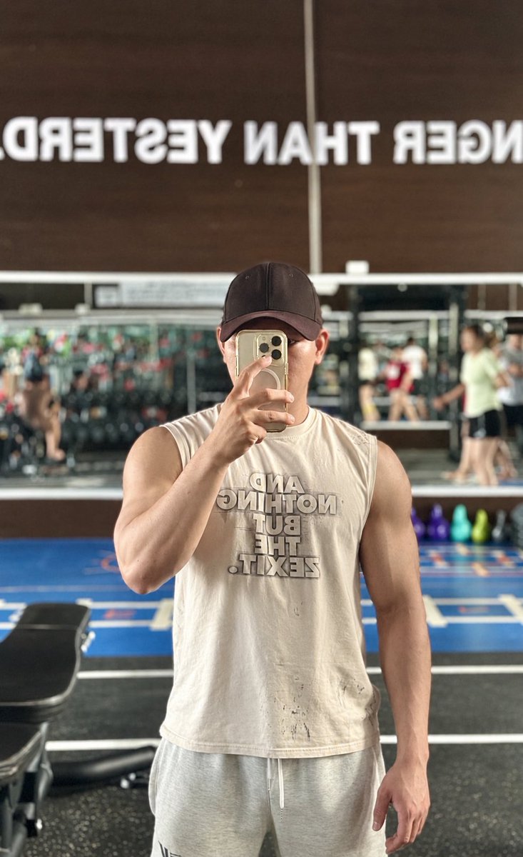 HaiCu14cm's tweet photo. 1 năm rồi. tạm nghỉ lại sau tập nữa https://t.co/lG9CWXL9sb