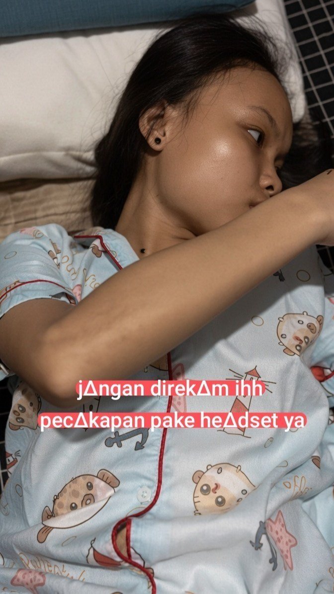 czourmy's tweet photo. adek lagi main hp
https://t.co/HTXtEQkn4R https://t.co/TINyppx8EP