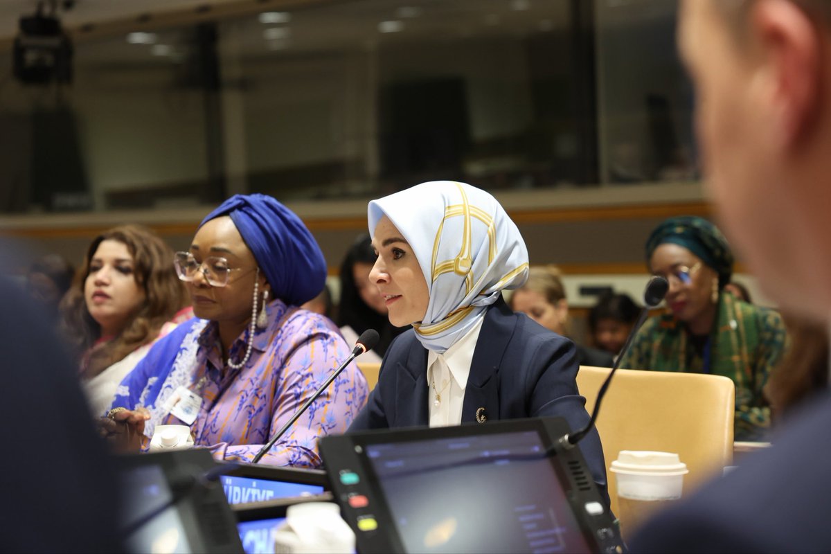 MahinurOzdemir's tweet photo. 📍BM Genel Merkezi, New York

UN Women & Hırvatistan iş birliğinde düzenlenen “Kadınlara ve Kız Çocuklarına Yönelik Teknoloji Kaynaklı Şiddetle Mücadele” başlıklı etkinliğe katıldık. 

Kadınların ve kız çocuklarının dijital dünyada da güvenle var olabilmesi için yürüttüğümüz politikaları ve ülke tecrübelerimizi paylaştık. 

Türkiye olarak, şiddete karşı sıfır tolerans anlayışıyla kadına yönelik şiddetin her türüne yönelik mücadelemizi kararlılıkla sürdürmeye devam edeceğiz.