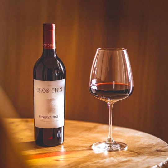 thecwo's tweet photo. For most wine lovers, winemaking is something that sits agonisingly out of reach. 

CLOS CIEN founder Brian Thompson is changing that. In five videos, he discusses the process that takes people from enthusiasts to winemakers. 

Watch here: https://t.co/SCxS80w1zi https://t.co/BGEz0Xl24E