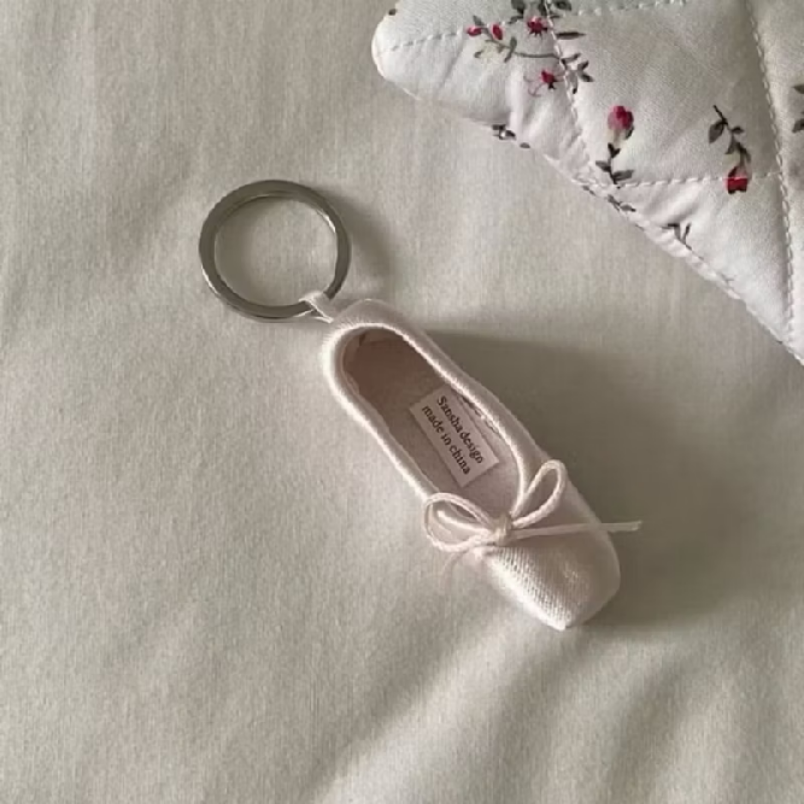 nalaar's tweet photo. ada keychainnya juga loh 🩰😭

pouch 🩰 https://t.co/4I3Zmay5fs

keychain 🩰 https://t.co/NpQVSId9PQ https://t.co/6XUKZCsfyx