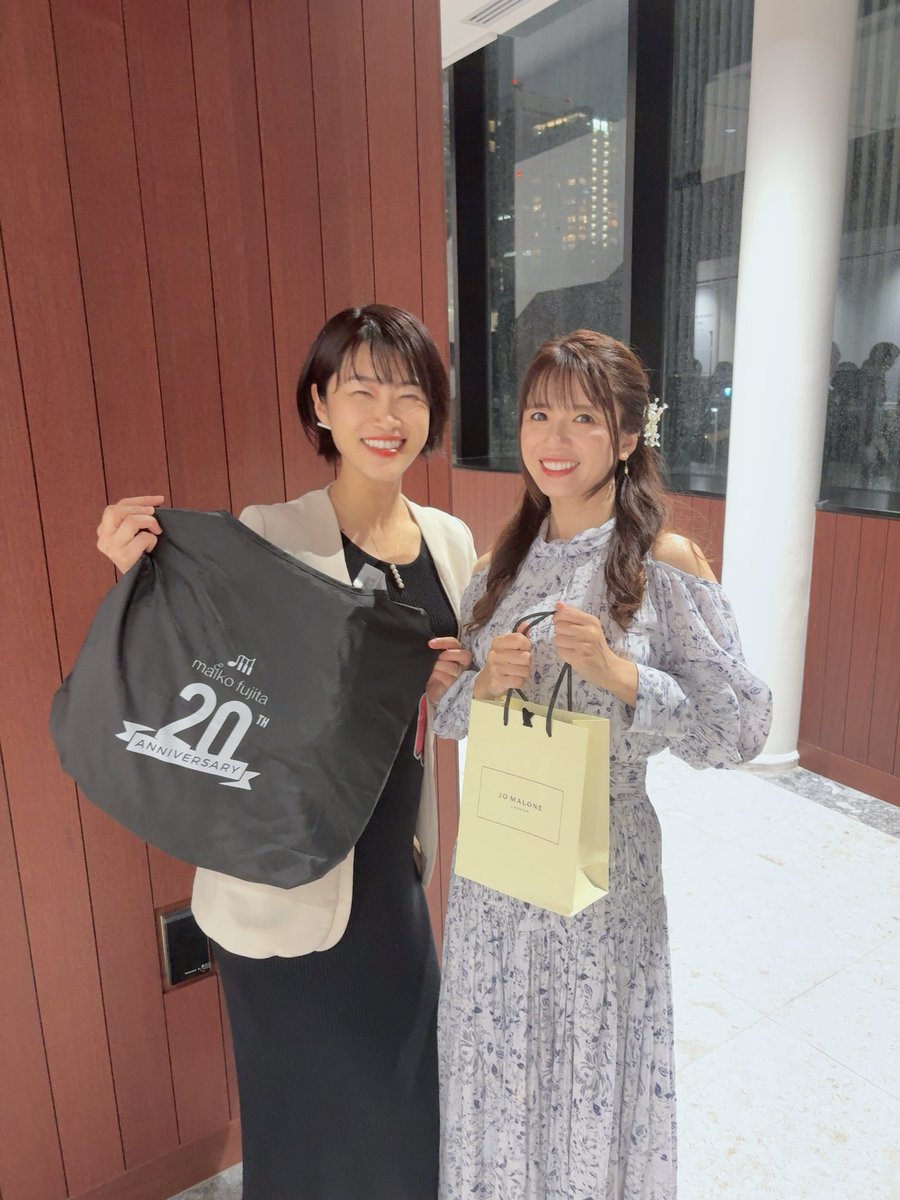 Fujita_Maiko's tweet photo. 歯科衛生士の専門学校からの友達の #穴沢有沙 ちゃん。なかなかいない、アグレッシブな #歯科衛生士 です。

本番前に「講演がんばってね！」と連絡が来て、公演じゃなくて講演が変換で出てくるあたりが、ありさちゃんらしいなと面白かったです。「しっかり演説するね👍」と返しました（笑）

#藤田麻衣子
#20周年
#ライブ
