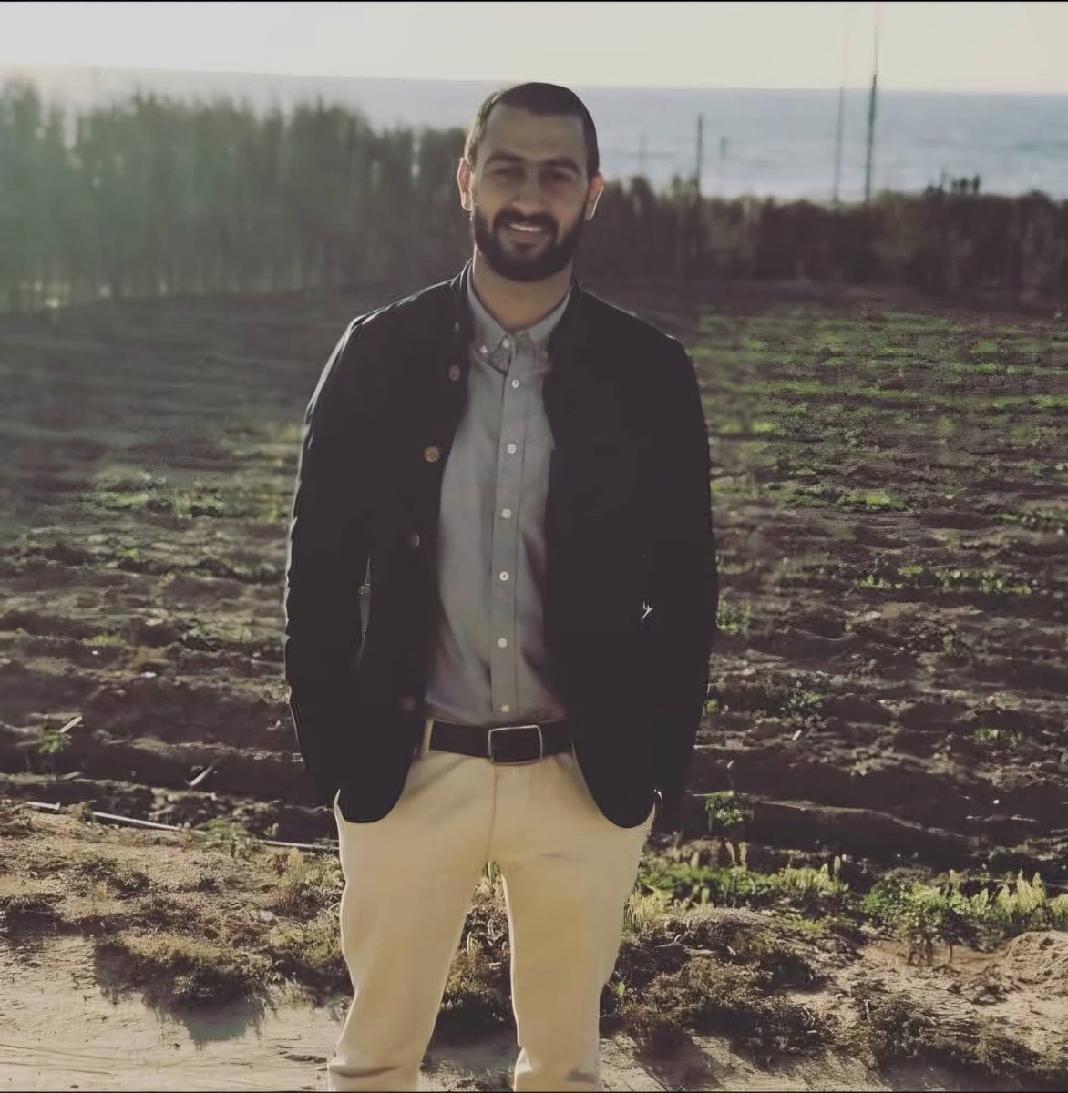 QudsNen's tweet photo. Breaking | Palestinian Muhannad Abu Meddain was killed by Israeli occupation forces’ gunfire west of Al-Zahra City, in the central Gaza Strip. https://t.co/gZnQhTjH75