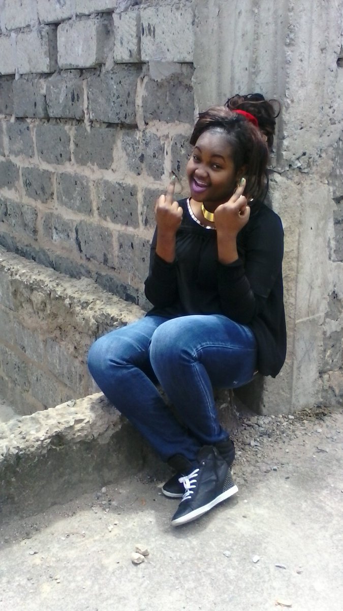 Nyambuscov_'s tweet photo. 10 years ago btw 😂  Nilikuwa campus #tbt https://t.co/ewedtznwyG