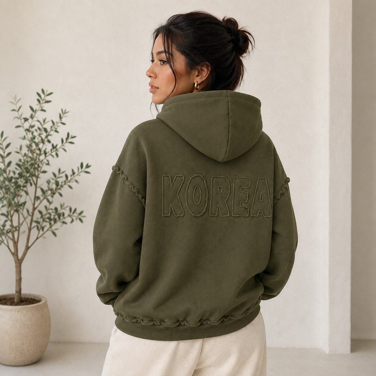 AndersonZalony's tweet photo. El espíritu de los conciertos en Corea, convertido en un hoodie exclusivo para fans. https://t.co/hFly2SdqpI