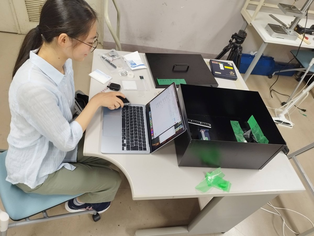 accel_kitchen's tweet photo. 中1から宇宙線観測を始め、中3では週4日大阪大学に通い詰めた高校生の研究成果が、英国物理学会（IOP）の学術誌『Physics Education』に掲載！
https://t.co/hUSoc6tpfj https://t.co/l2cLFVs596
